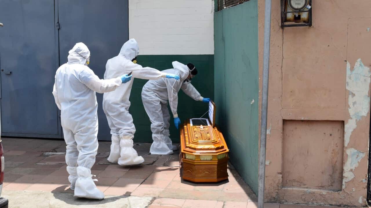 Una imagen simbólica de la epidemia en las calles de Guayaquil, Ecuador.