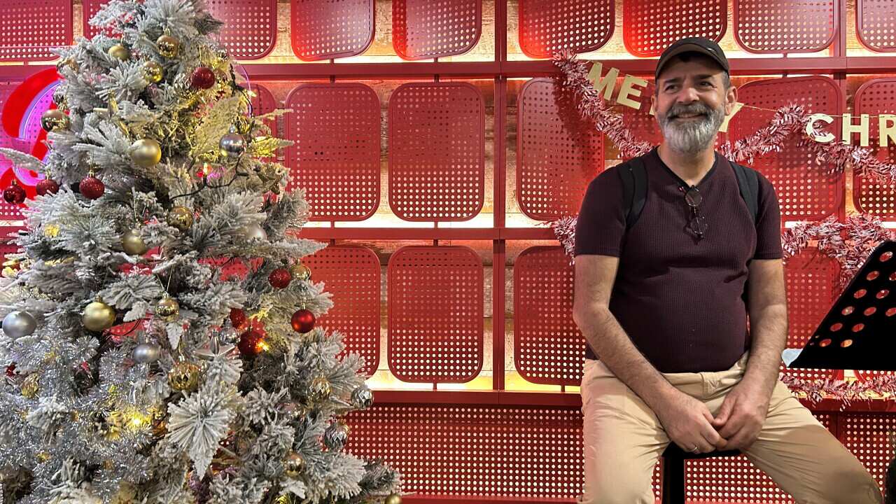 Huseyin Turan yılbaşı konserleri için Avustralya'da.jpg