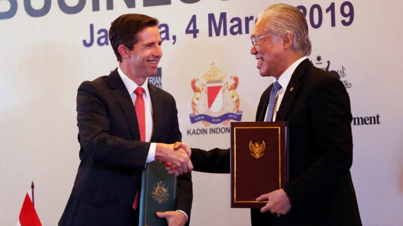 Australia Minister of Trade, Tourism and Investment Simon Birmingham ,left and Indonesia Minister of Trade Enggartiasto Lukita, right