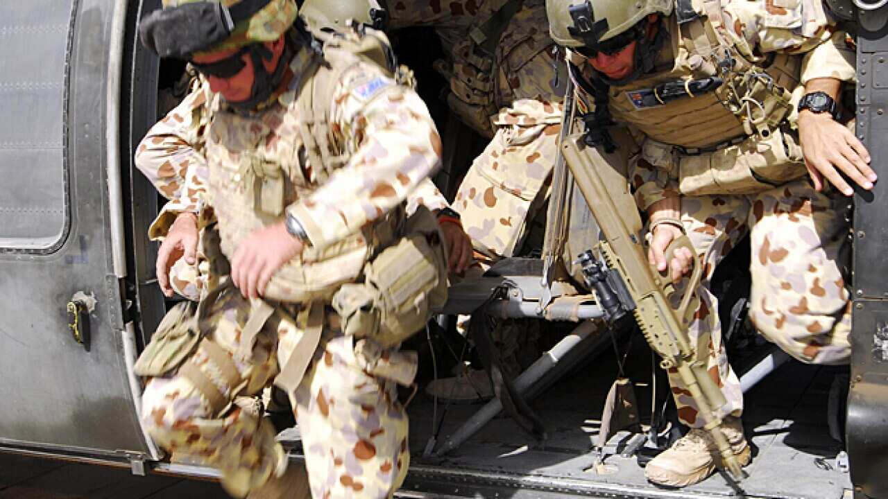 aussie_troops_afghan_L_120106_aap_2074359361
