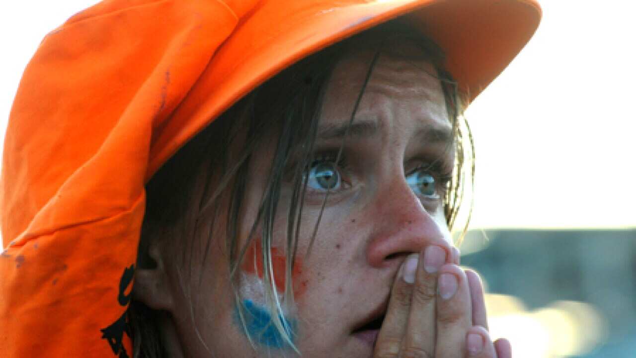 dutch_fan_mourns_100712_B_ap_1907361200