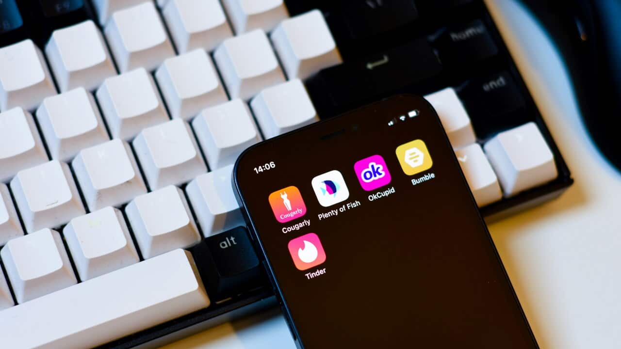 https://unsplash.com/photos/a-cell-phone-sitting-next-to-a-keyboard-Ln2v2Bgi8hU
helloimnik
