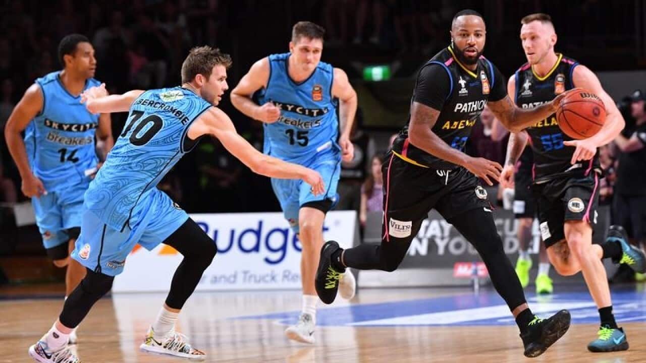 Shannon Shorter of the Adelaide 36ers in action.