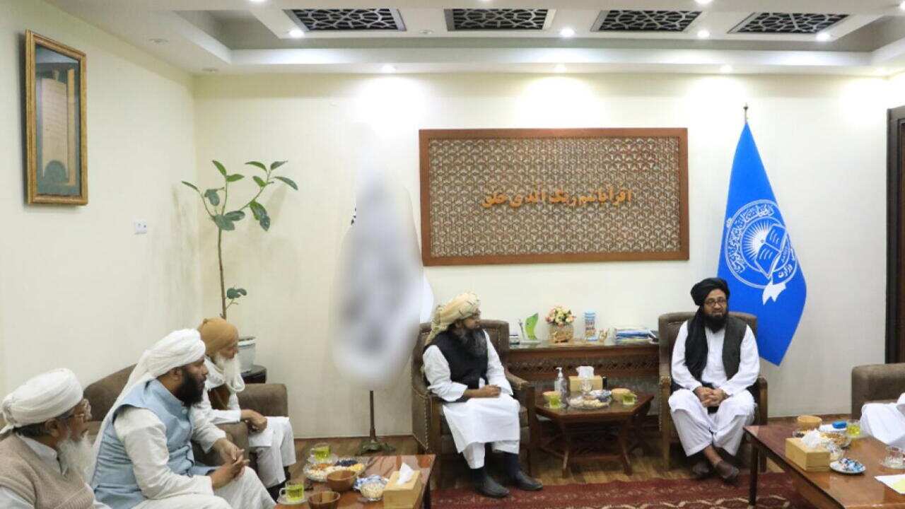 ديدار علماى ديوبندى با مقامات معارف طالبان.jpg