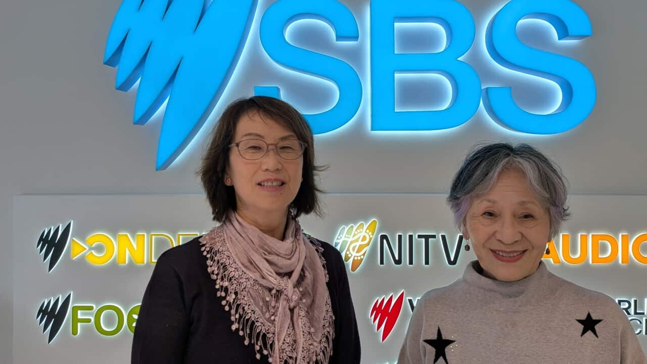 AGNSW Volunteer japanese guide Nobuko matsuda(L) and Kazuko Chalker(R)