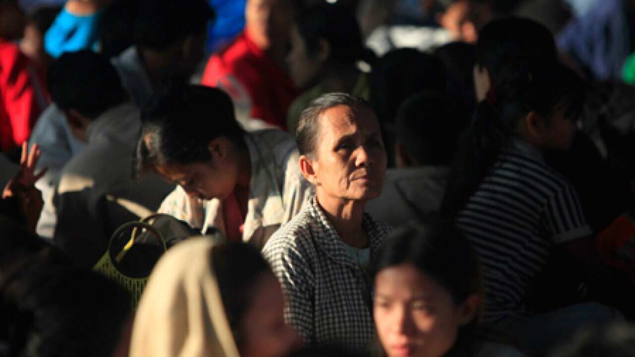 burma_refugees_shadow_101110_B_reuters_1245426681