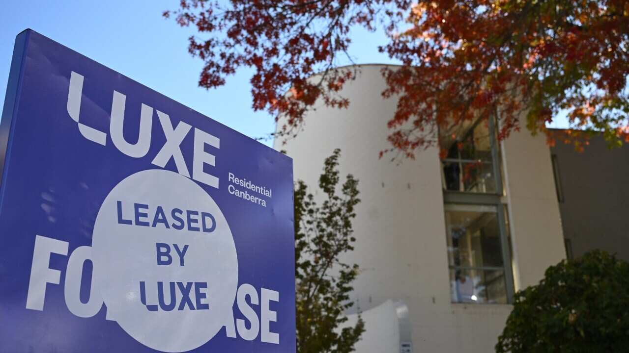 LEASE SIGN STOCK