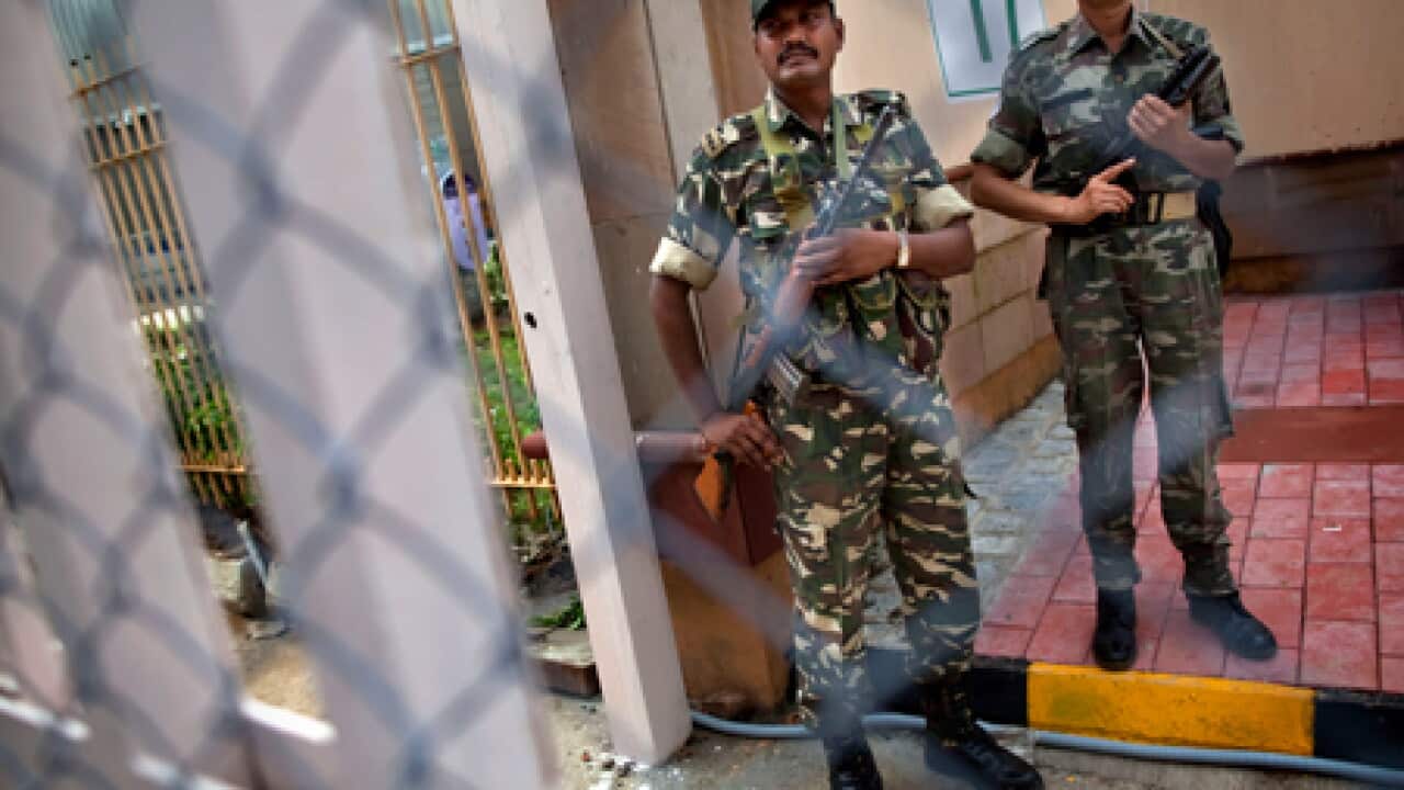 delhi_security_fence_100923_B_ap_325967522