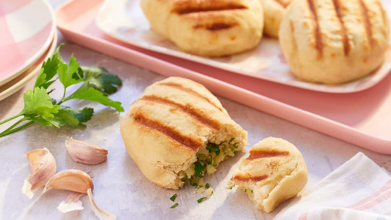 Cheese-stuffed grilled garlic bread