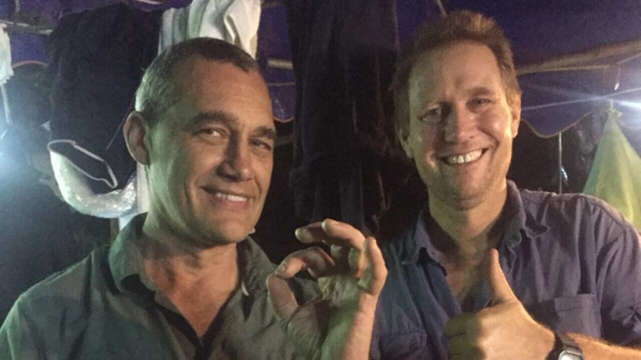 دکتر ریچارد هری (سمت راست)