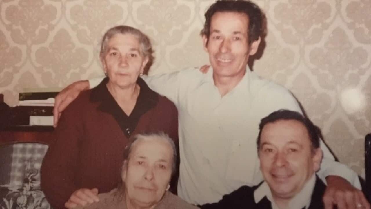 Rolando, in basso a destra con mamma Adalgisa, il fratello Benito e zia Agostina a Carpineto Romano nel 1983.