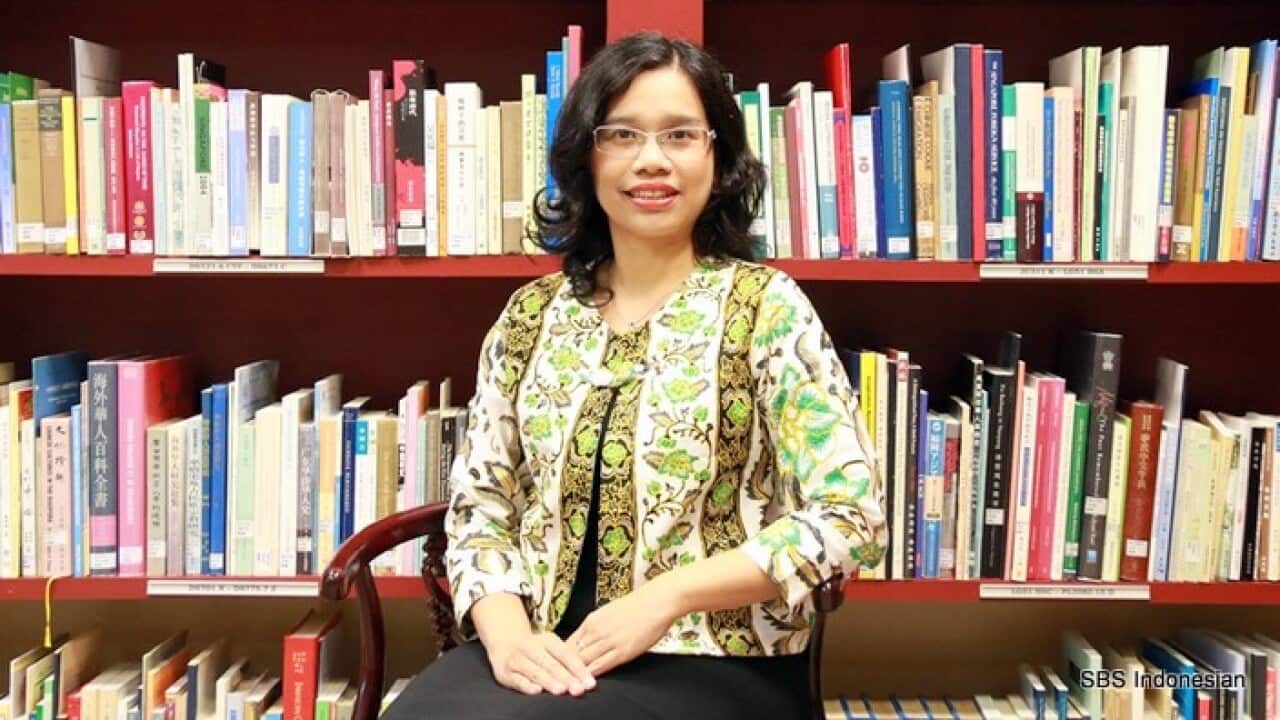 Dr Deasy Simandjuntak in the library at the ISEAS-Yusof Ishak Institute, Singapore – 12 Mar 2018