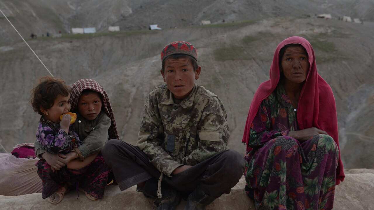 afghan landslide afp 6.jpg
