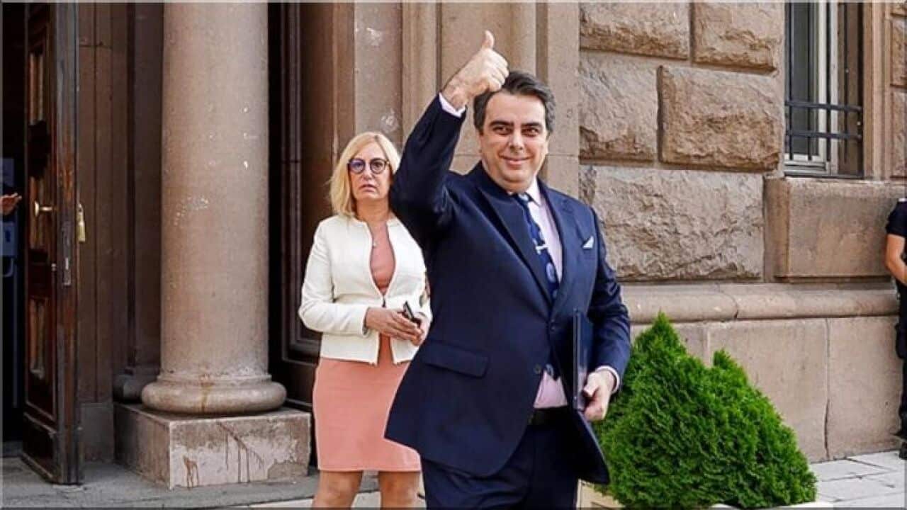 Ще стане ли Асен Василев нов премиер?