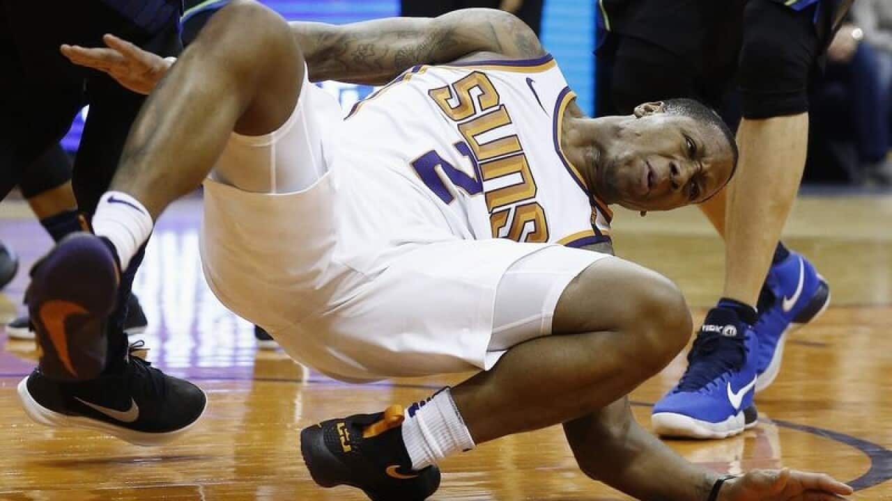Phoenix Suns guard Isaiah Canaan injures his foot