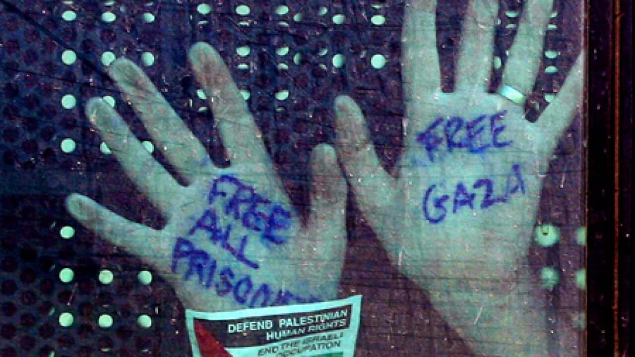 gaza_activists_hands_100603_B_getty_867008211