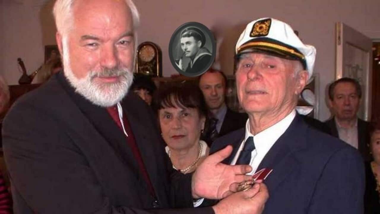 The Ambassador of RF Alexander Blokhin awards Semyon Grinyov the Medal of Bravery in 2008