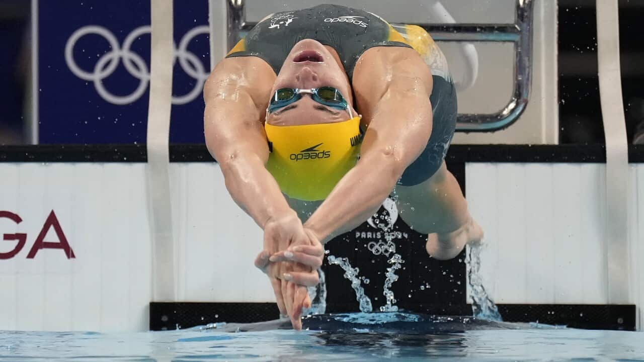 Kaylee McKeown diving into a swimming pool.