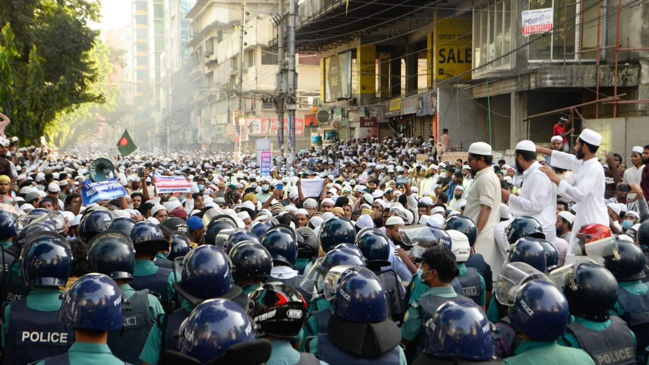 Protesters in Dhaka, Bangladesh calling for the boycott of French products and denouncing Macron for his comments over Prophet Mohammed caricatures.
