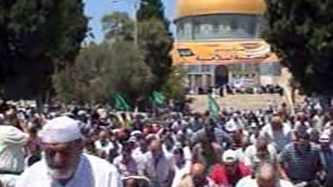 mosque_L_111110_sbs_1417690124