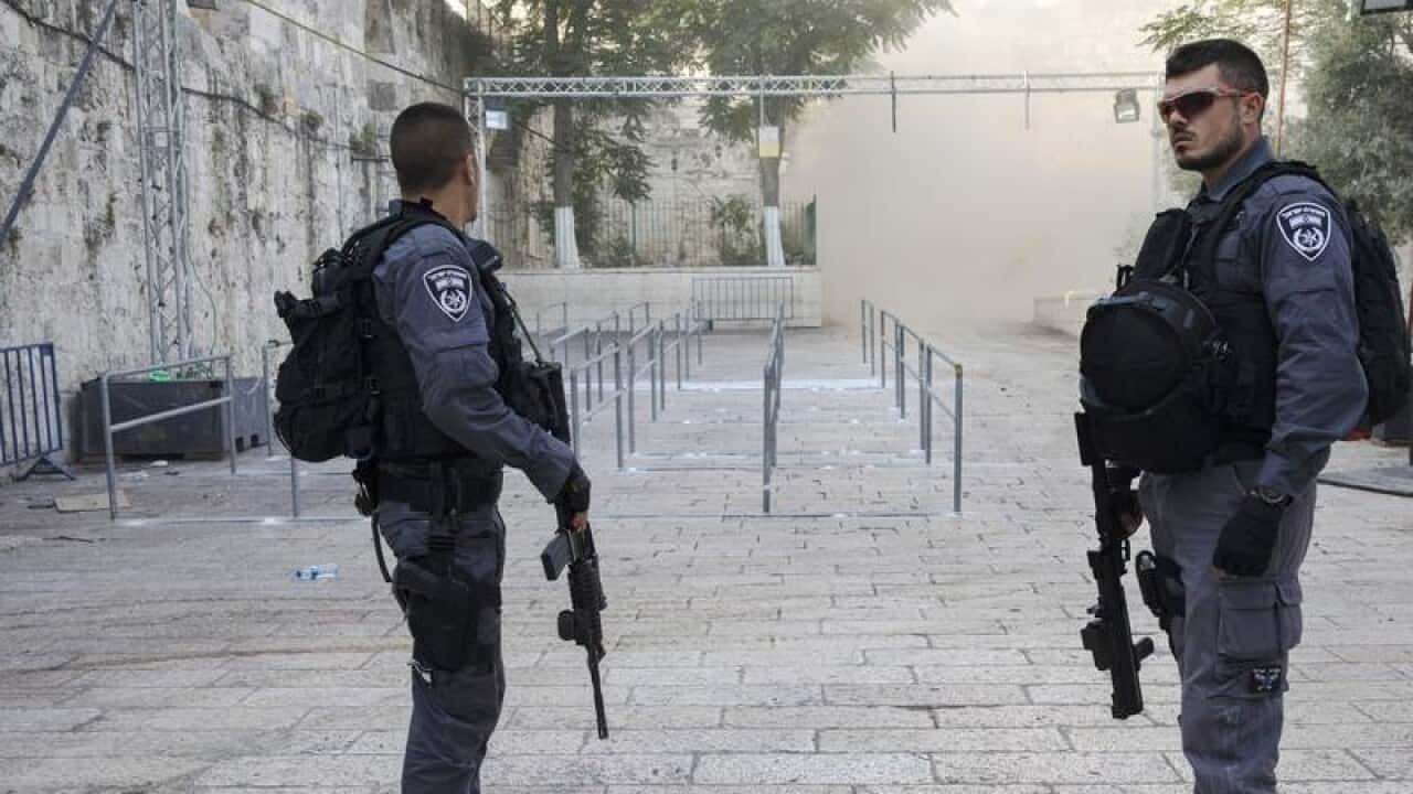 Israeli border police at the entrance to the Haram el-Sherif in Israel