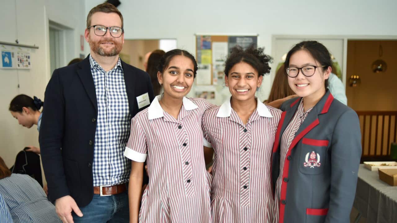 Die Gewinner von der Korowa Anglican Girl's School mit Sebastian Kress von SAP
