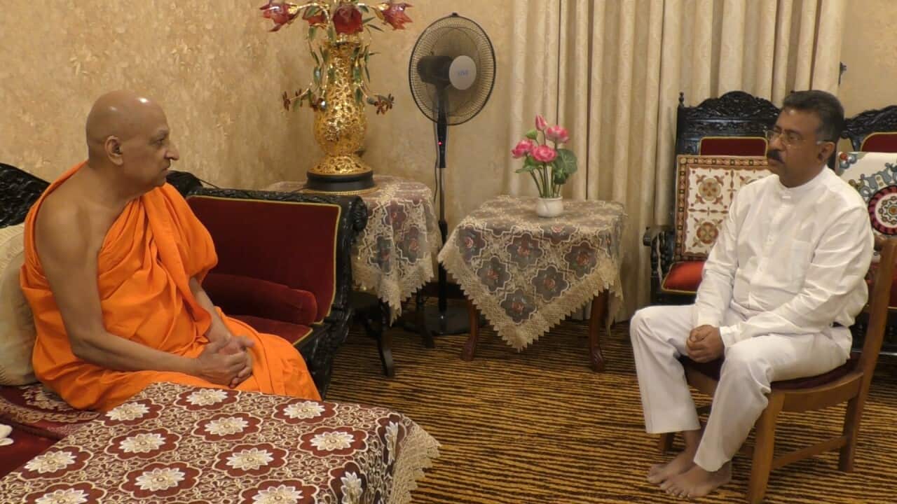 Chief Justice Jayantha Jayasooriya visits Malwathu and Asgiri Chapters.