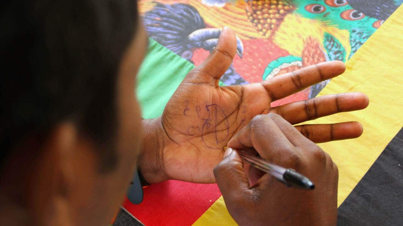 290813_Asylum seeker_AAP