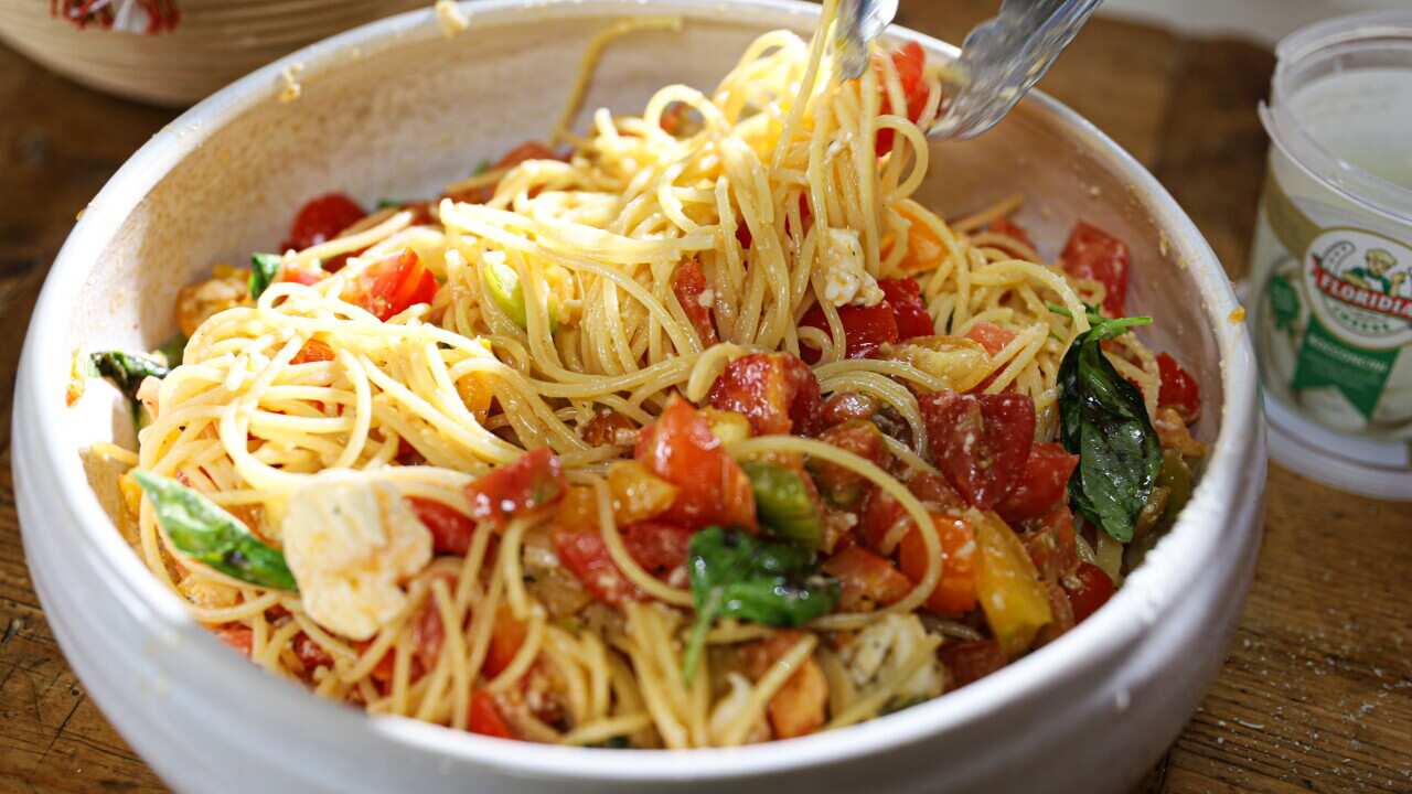 Spaghetti Cru Spaghetti crudaiola (spaghetti with raw tomato sauce) recipe | SBS Food ...