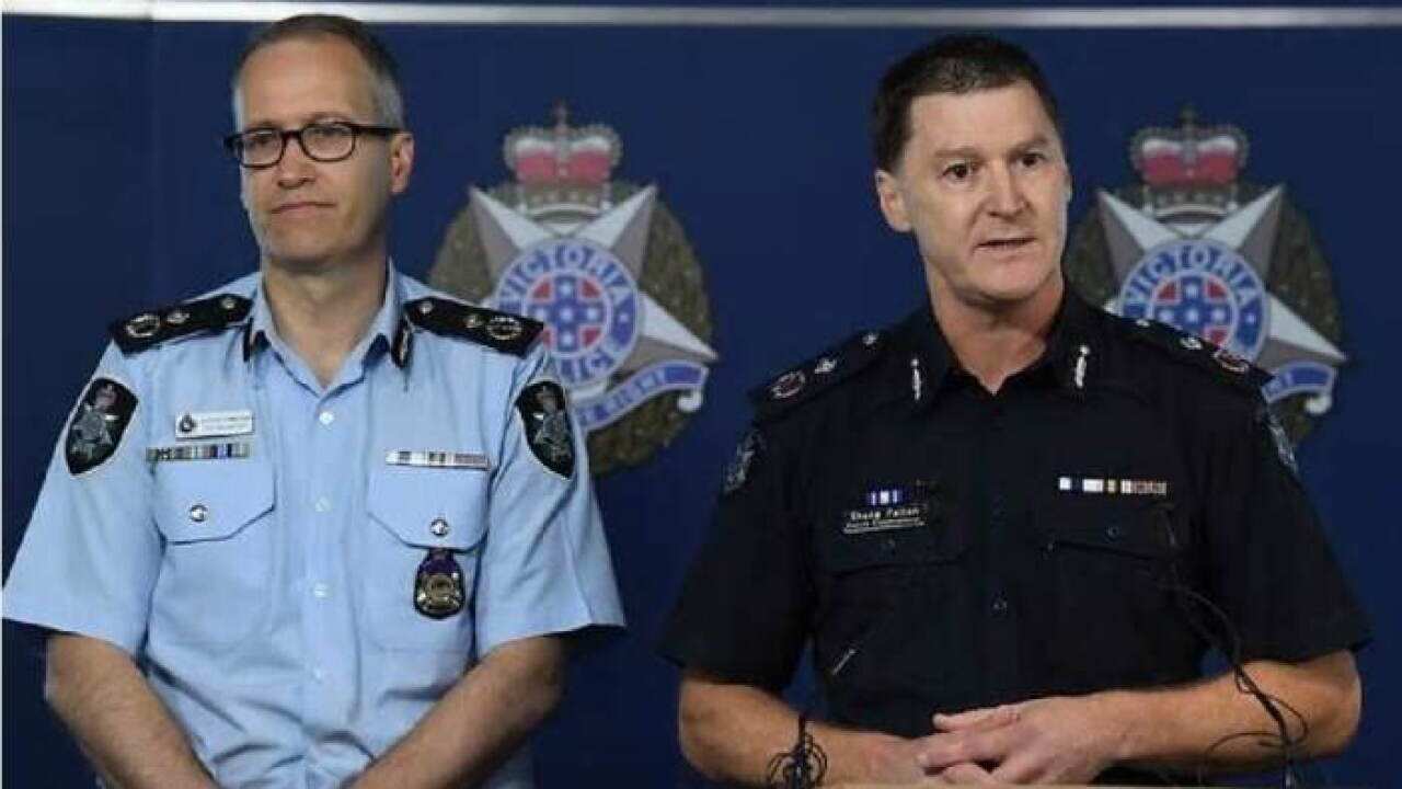 Australian Federal Police, Acting Deputy Commissioner Ian McCartney (Left) and Victorian Police, Deputy Commissioner Shane Paton addresses the media (AAP)