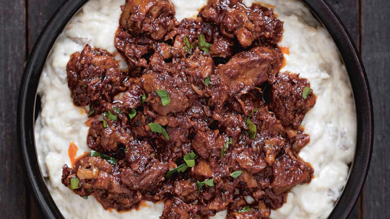 Aubergine-puree-topped-with-lamb-stew---Hunkar-Begendi-01.jpg