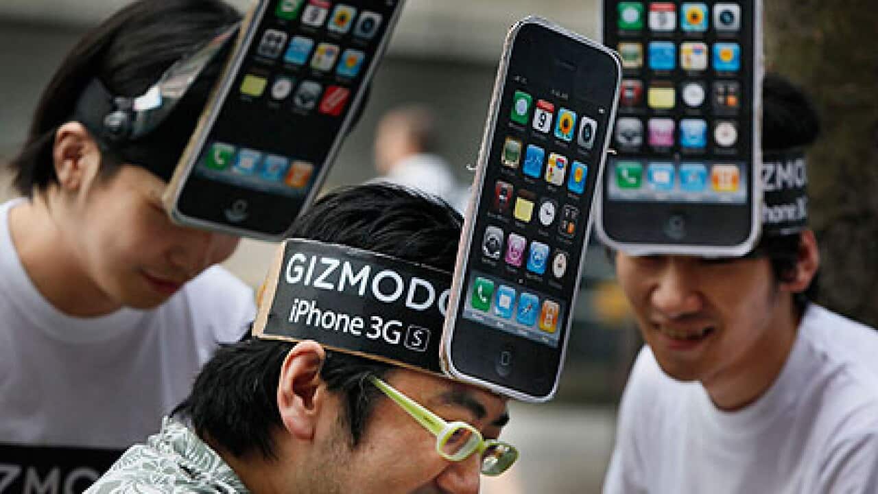 iPhoneFans_101020_B_AAP_1962208341