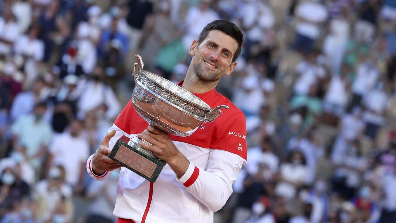 Novak Djokovic con la Coppa dei Moschettieri