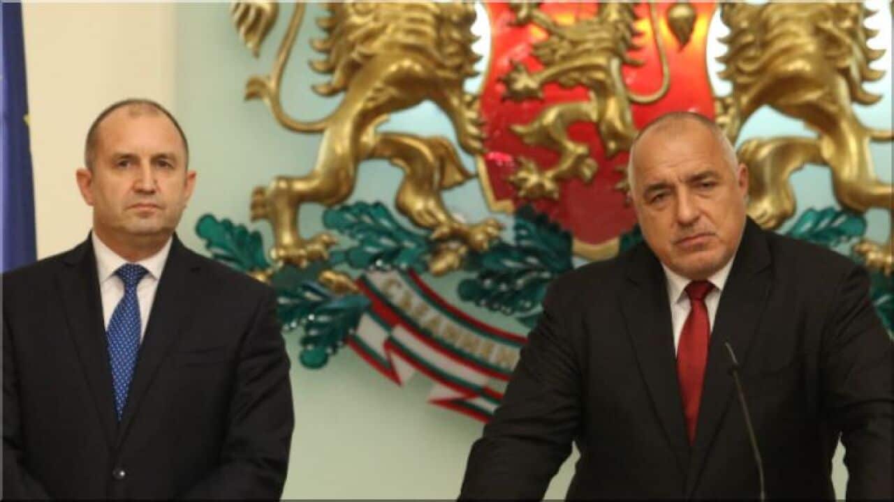 Заклети противници: Румен Радев (ляво) и Бойко Борисов на съвместен брифинг на президента и премиера.