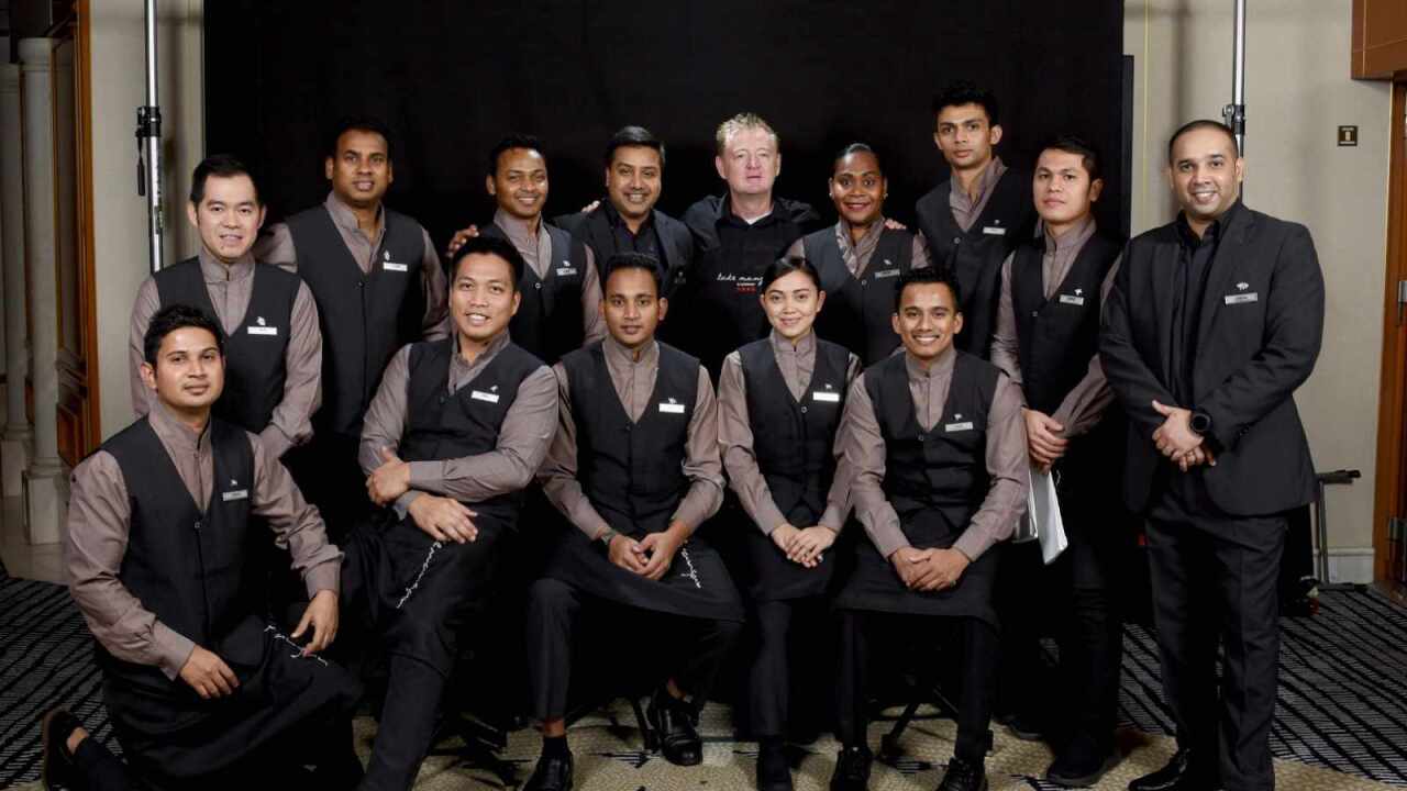 Venola Lini mo ol wok mates blong hem long P&O cruise