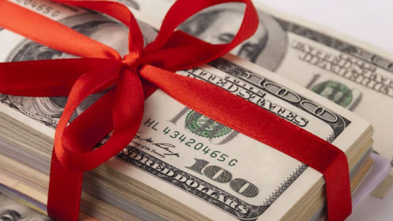 How Much Tax Do You Pay When Gifting Money To Family Members?
