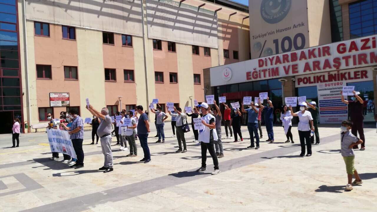 Health workers in Diyarbakir