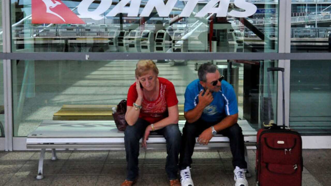 qantas_passengers_111030_B_aap_1034211715