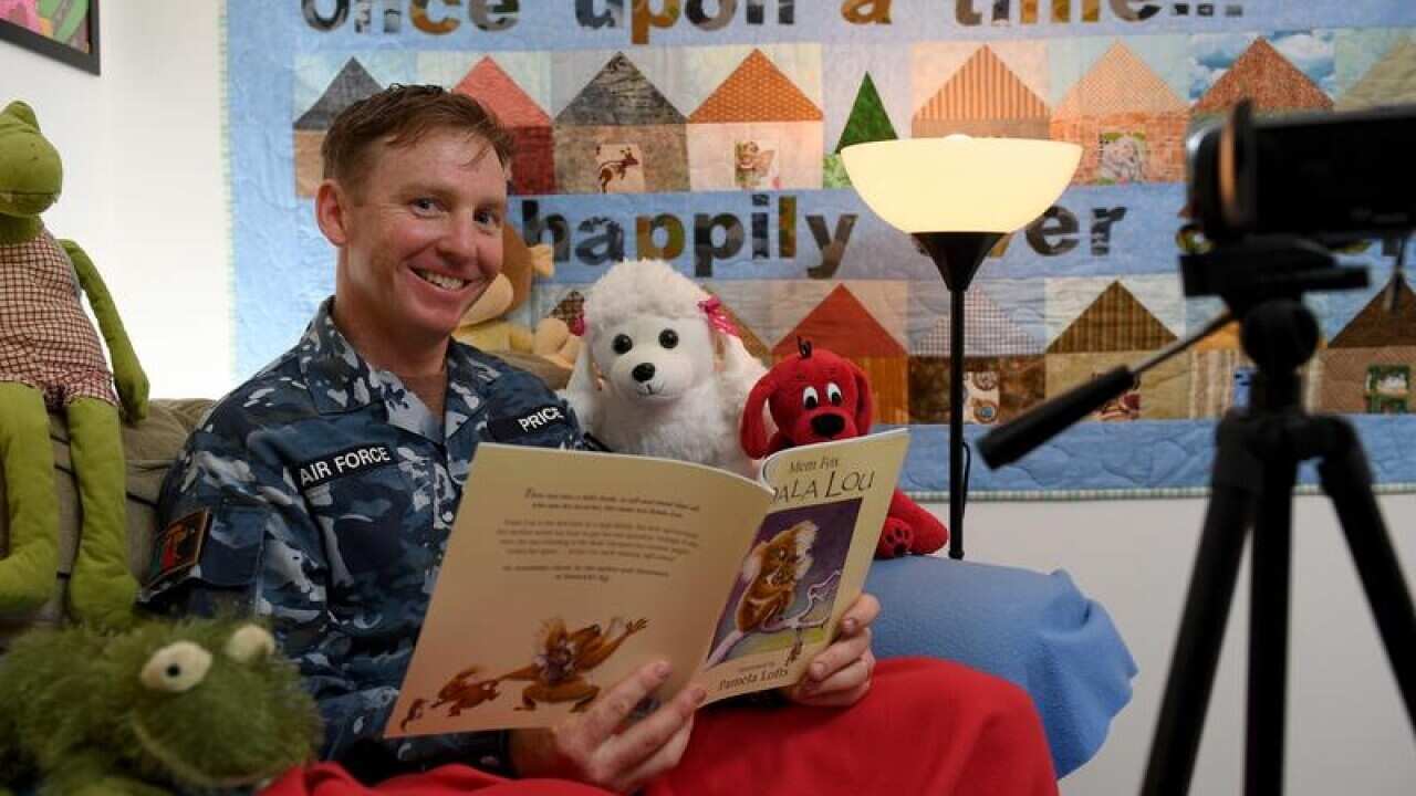 Andrew Raaf Bedtime story for troops in Middle East | SBS News
