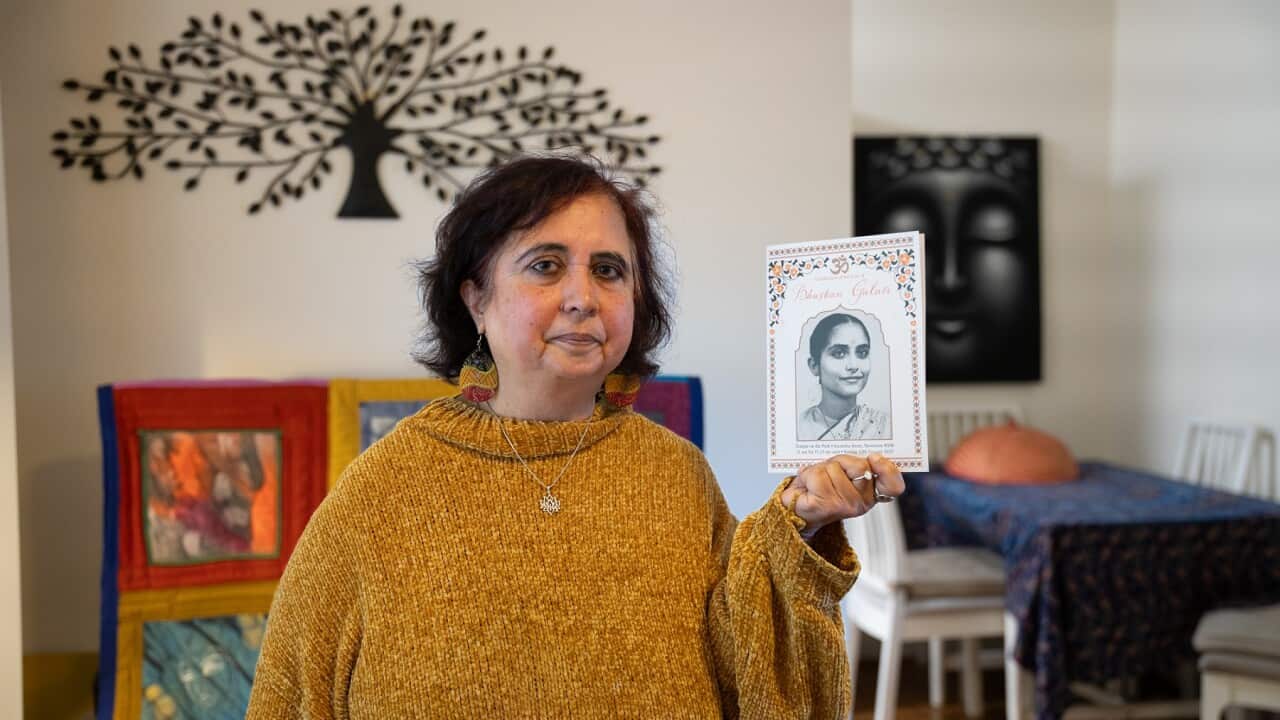 Vibha Gulati with a photo of her late mother, Bhushan (SBS Spencer Austad).jpg
