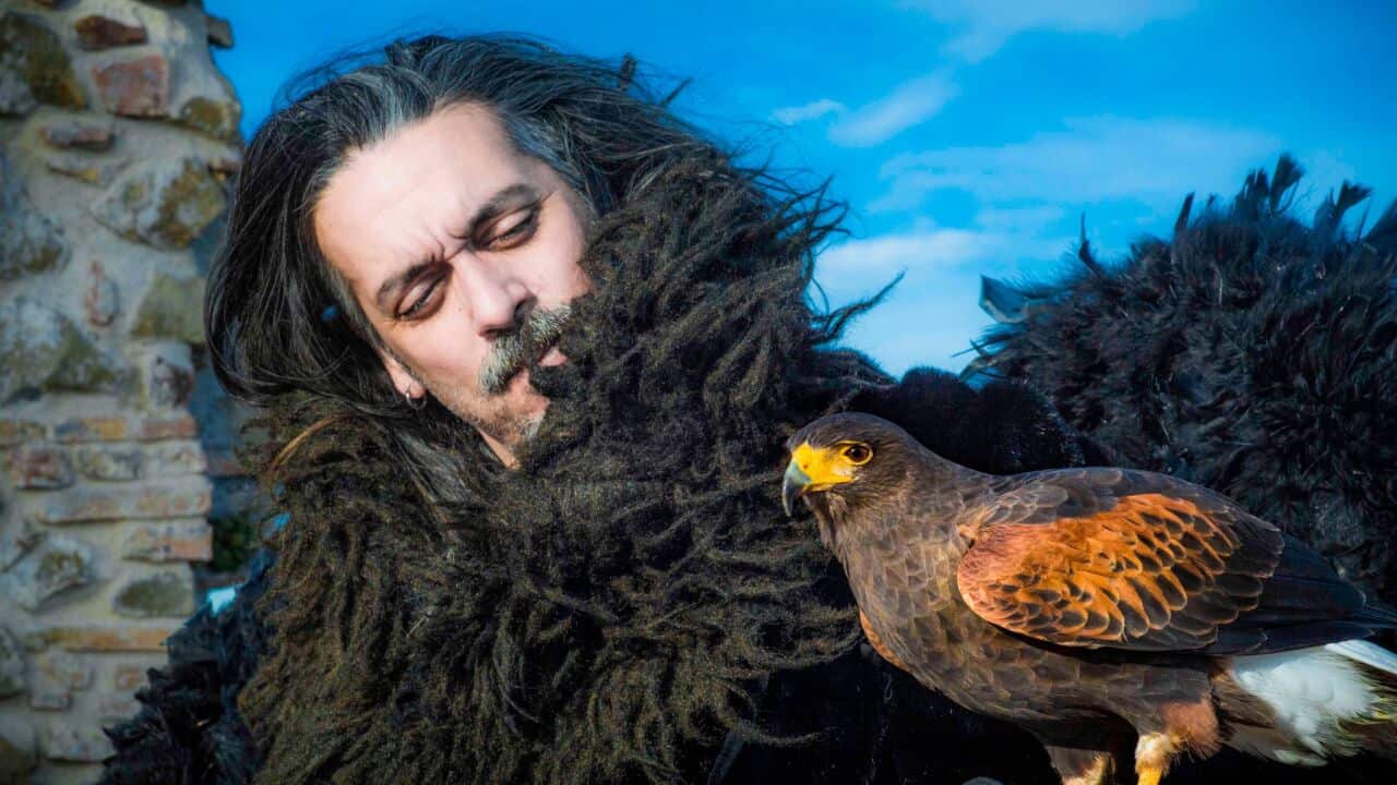 Cantautore e chitarrista, Roberto Angelini è nato a Roma il 17 ottobre 1975