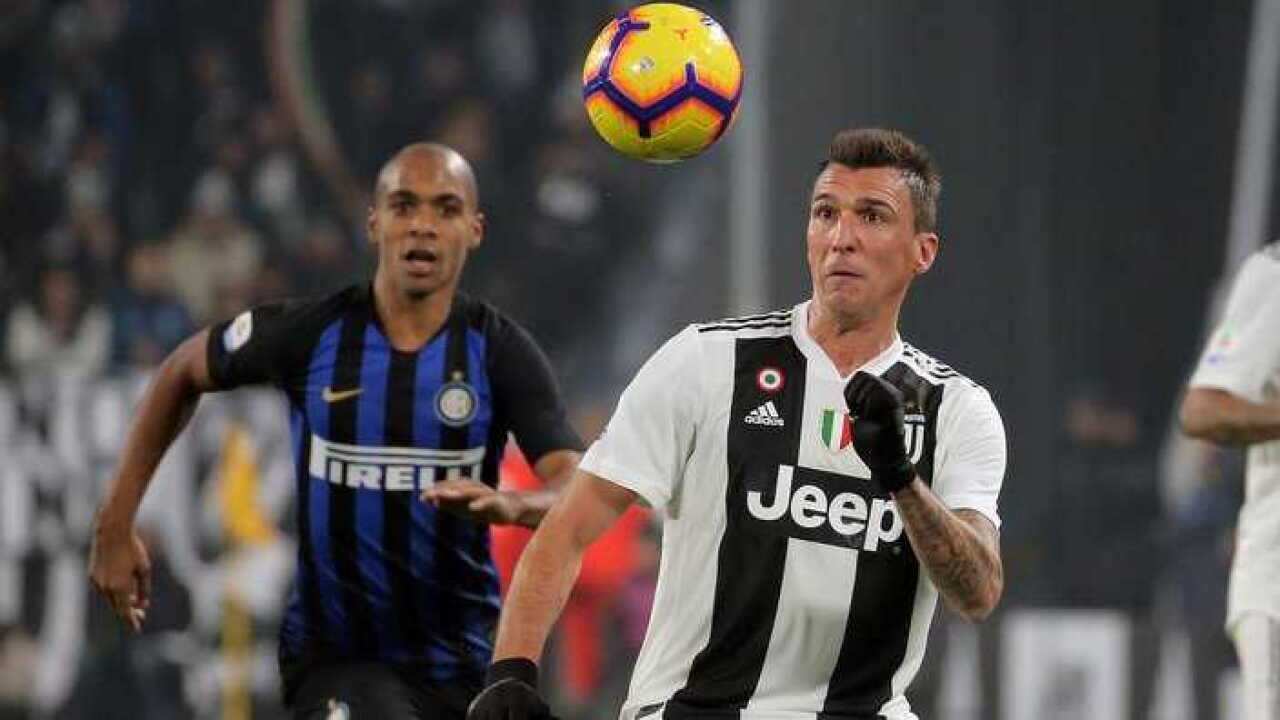 In questo campionato l'attaccante croato della Juve ha segnato 7 gol (4 di destro e 3 di testa), come Insigne, Milik e Mertens