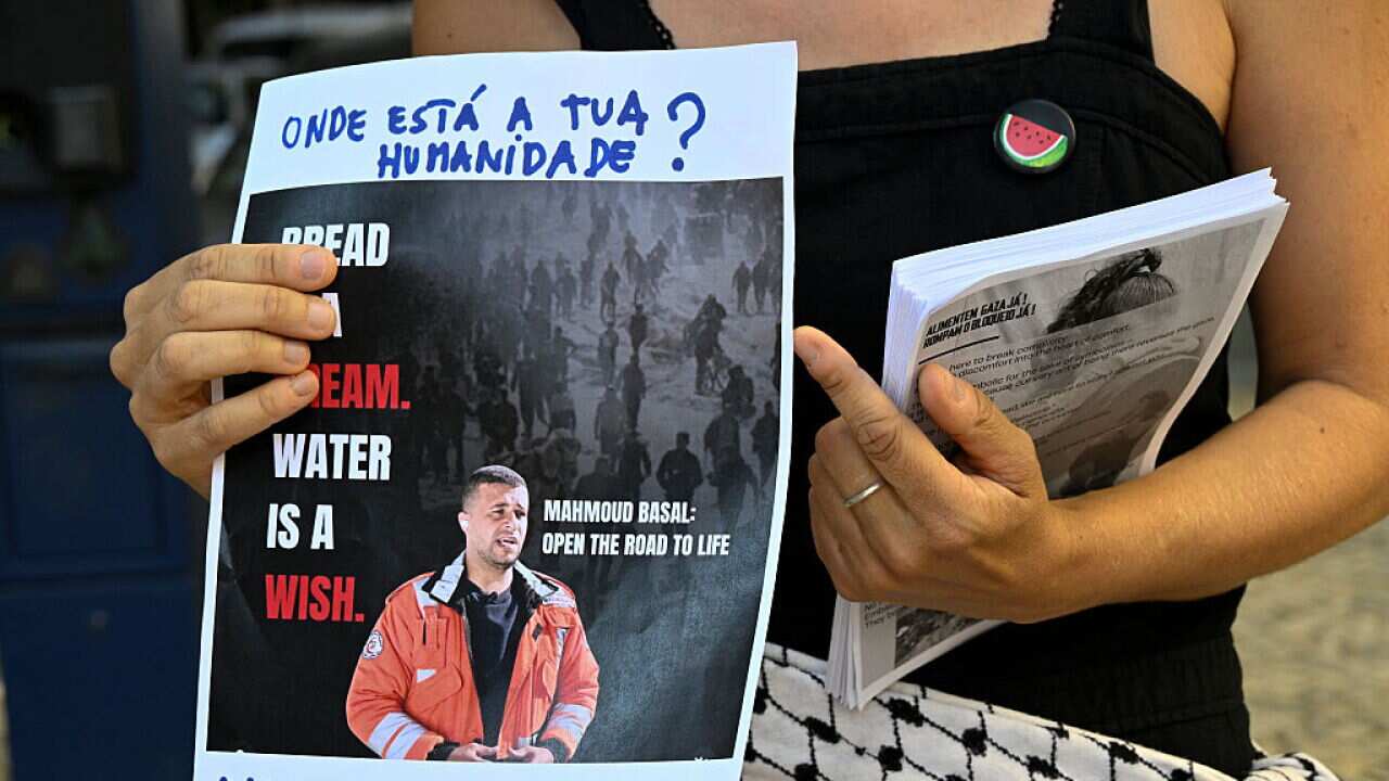 "Feed Gaza now! Break the Blockade Now!" Protest In Front Of Israel's Embassy In Lisbon