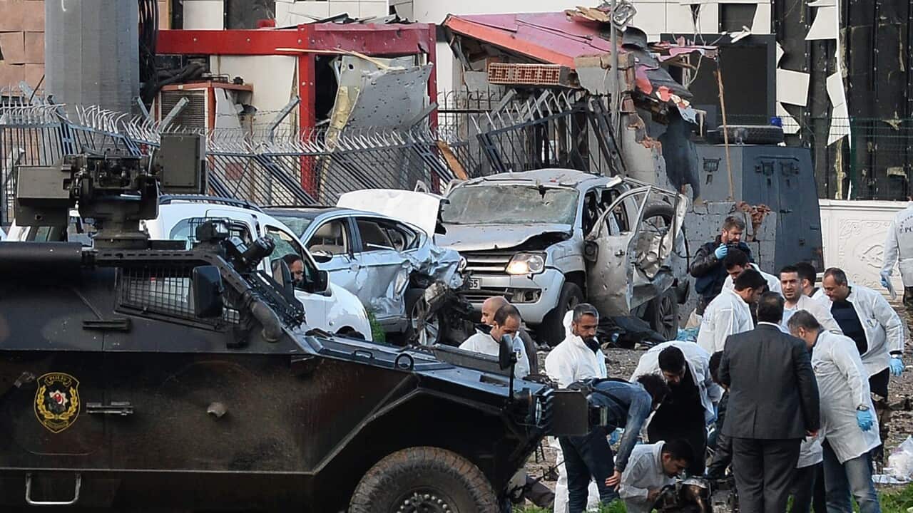 Turkish policemen secure the area after an explosion in Diyarbakir, Turkey, 31 March 2016.