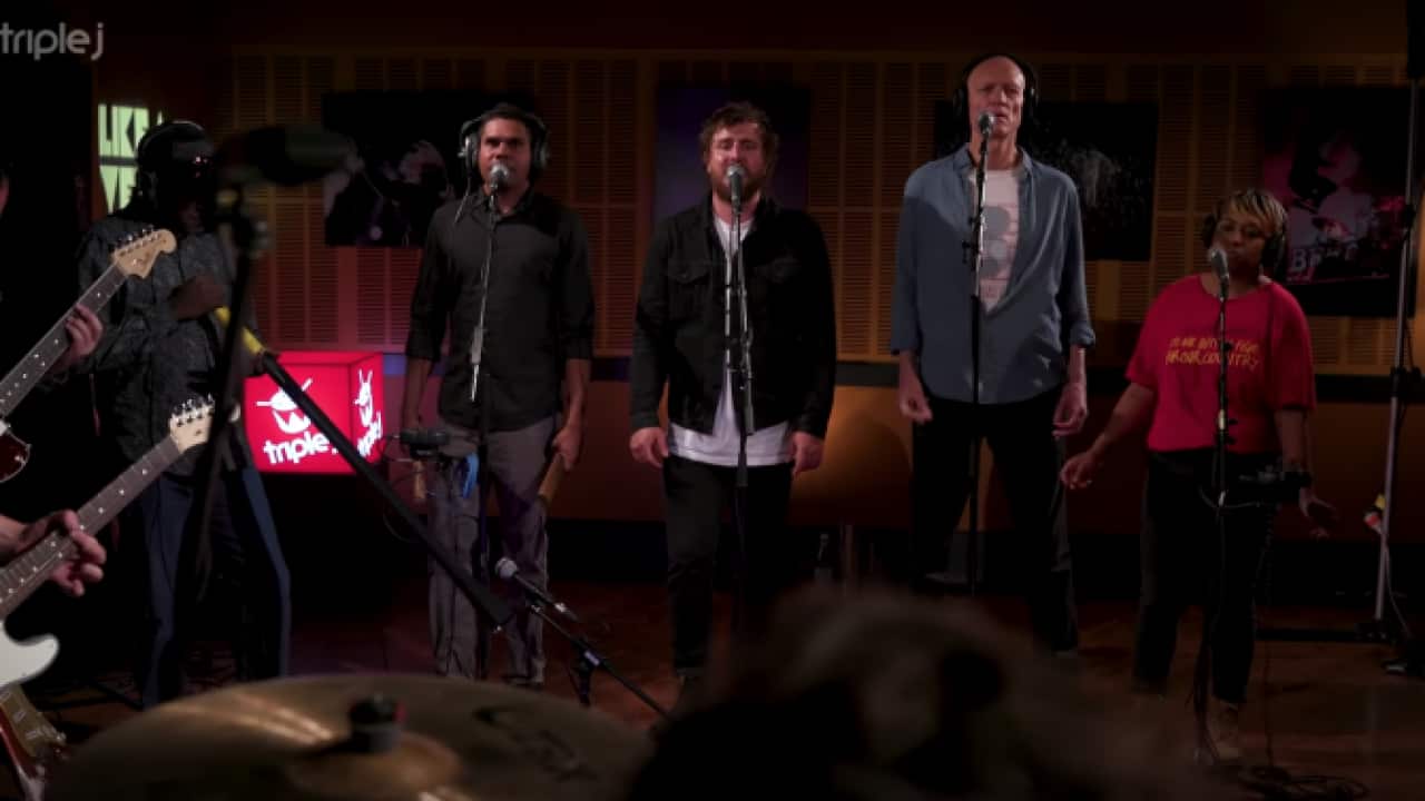 Australian and Aboriginal artists collaborate to show unity