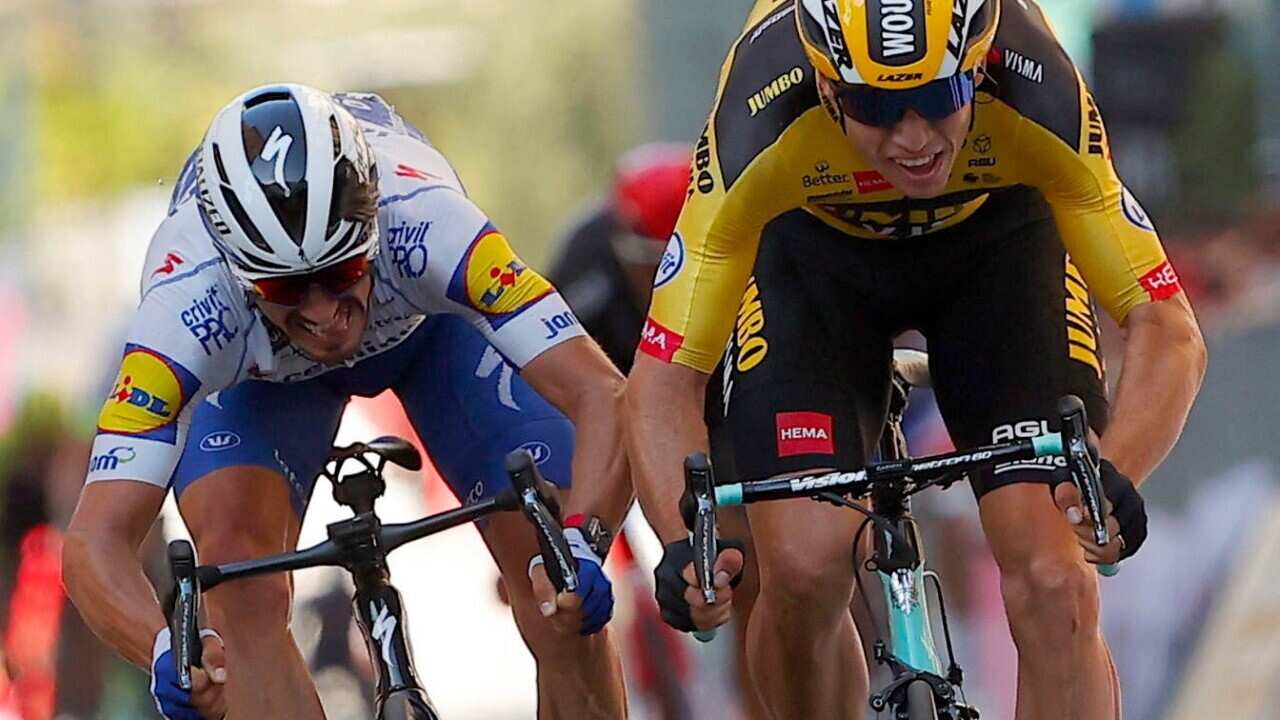 Il belga Wout van Aert si aggiudica l'edizione 2020 della Sanremo superando allo sprint il campione del mondo Julian Alaphilippe