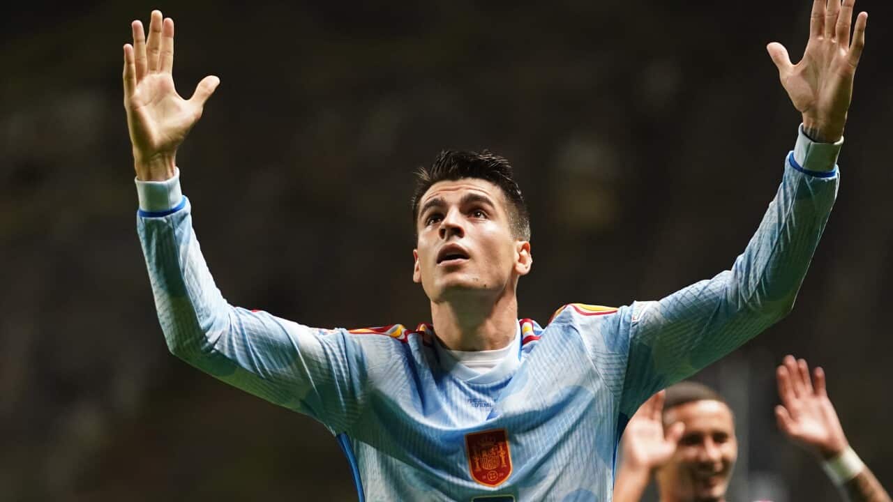 Álvaro Morata celebra tras anotar el 1-0 durante el partido de fútbol de la Liga de Naciones de la UEFA entre Portugal y España en el estadio Municipal de Braga, Portugal.