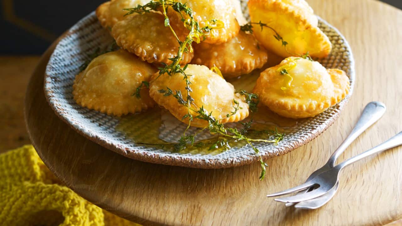 Fried cheese pastries (sebadas)
