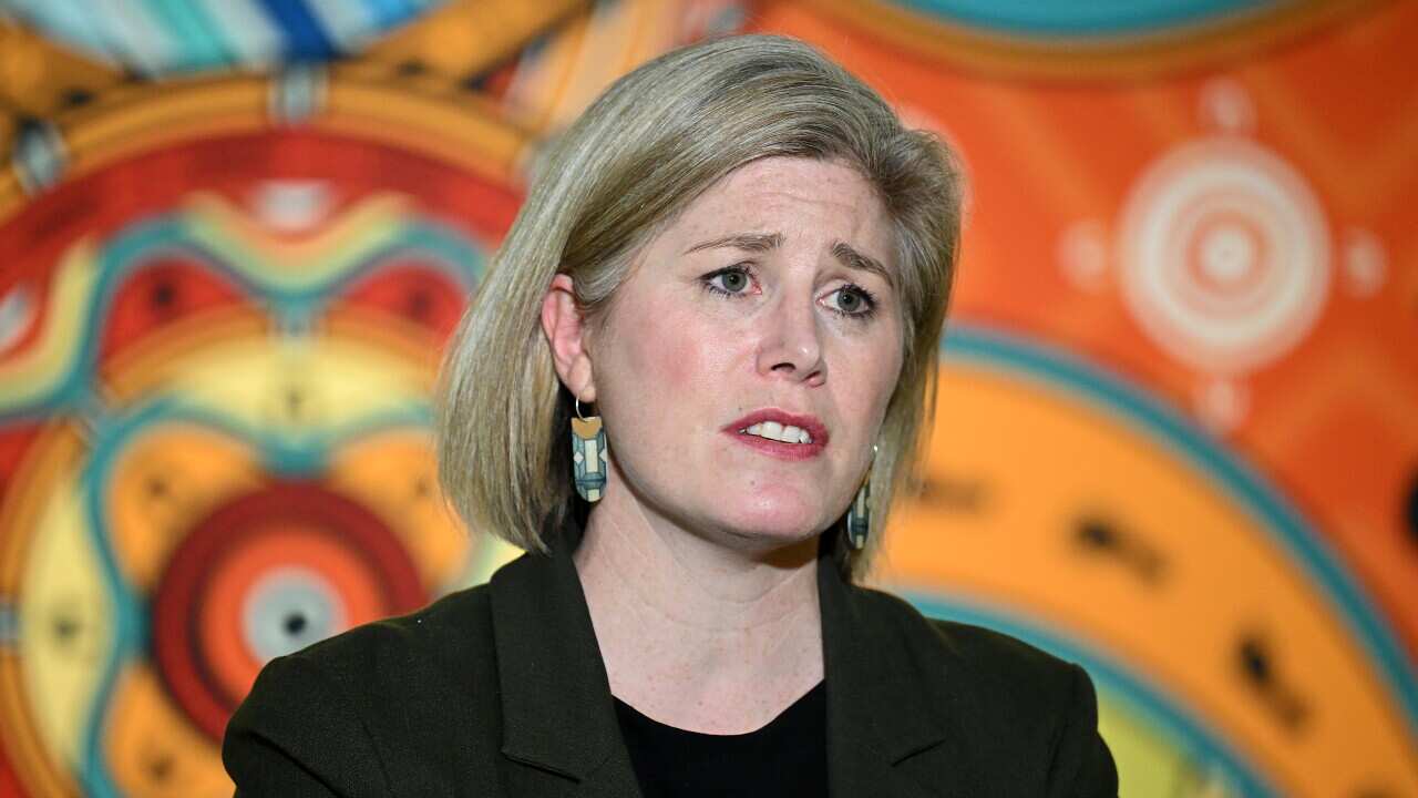 CLARE LOOKER LEGIONNAIRES DISEASE PRESSER
