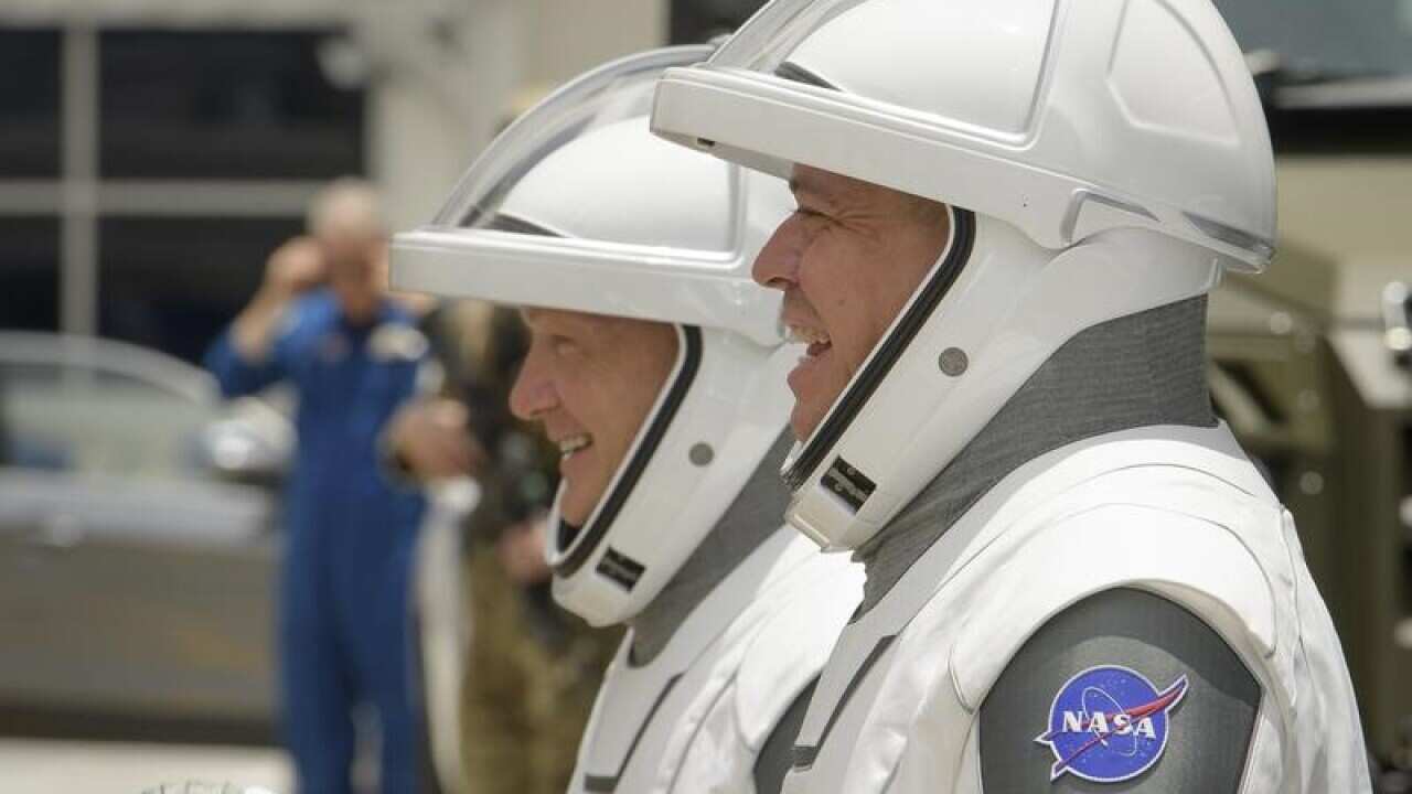 Douglas Hurley (L) and Robert Behnken